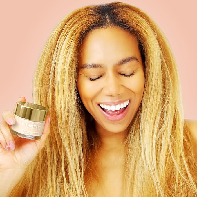 Noche Y Dia Vitamin C Face Cream - Hydrating, Lightweight, Non-Greasy Moisturizer for All Skin Types - Anti-Aging Formula for Fine Lines, Wrinkles & Even Skin Tone - 60mL (2.04 fl oz)