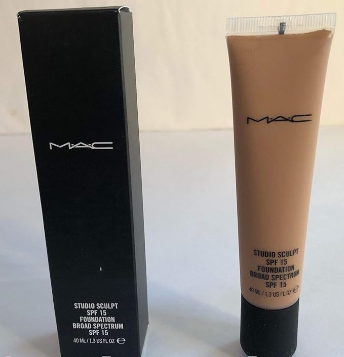MAC Studio Sculpt SPF 15 Foundation NW40