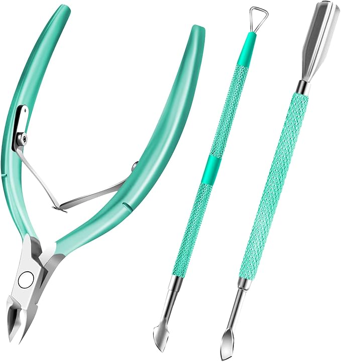 Cuticle trimmer with cuticle pusher