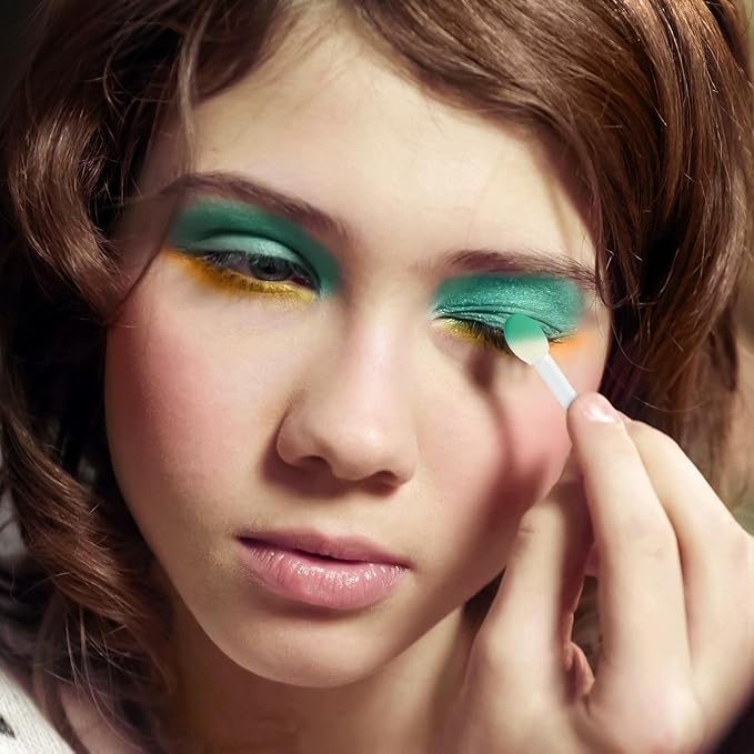 Expressions Selfie Queen Glisten & Glitter Makeup Palette